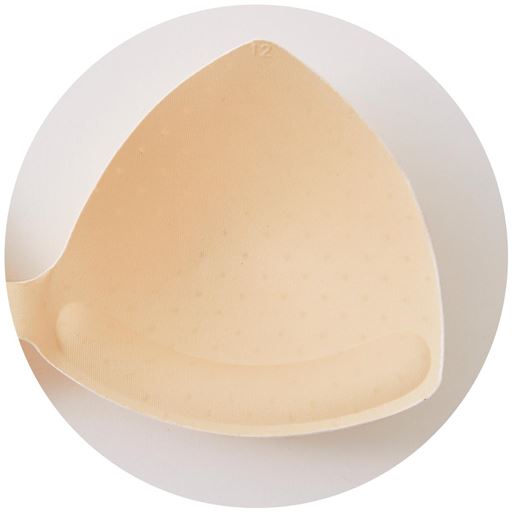 【一体型コネクティングパッド 内側】<br>下部に少しボリュームを加えるクッションを設けることで、バストを寄せて逃さず、自然でふっくらとしたバストを演出。<br>※パッドの色は商品により異なります。