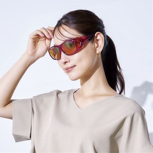 新色にレッドが登場<br>※着用イメージ