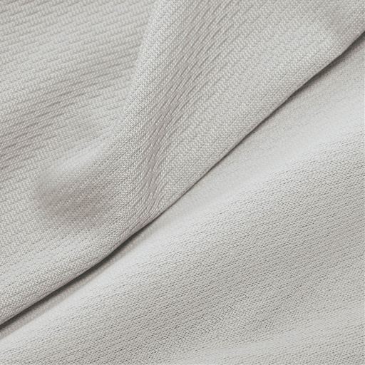 内側の熱気を素早く逃して、暑い日もサラッと快適