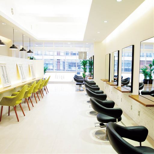 「apish」監修<br>表参道や銀座など12店舗を展開する人気美容室。