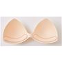 一体型コネクティングパッドを採用<br>パッドを絶妙な距離感でつなげることでズレにくく、下部に少しボリュームを加えるクッションを設けることで、バストを寄せて逃さず、自然でふっくらとしたバストを演出。<br>※パッドの色は商品により異なります。