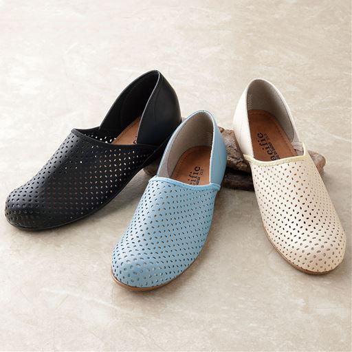 (左から)ブラック、ブルー、アイボリー