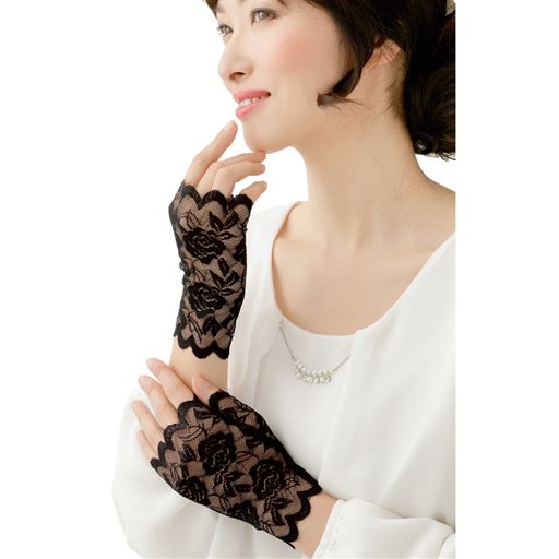 ブラック<br>人前で気になる手のシワ・シミがお洒落に隠せる!