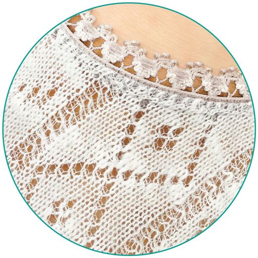 綿混の透かし柄と履き口のレースが涼しげでエレガント