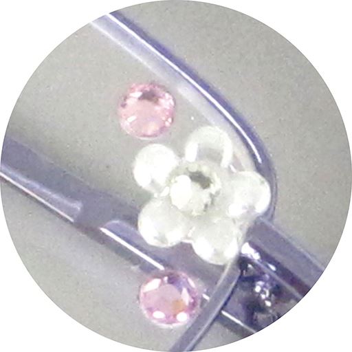 左右レンズ端にも。