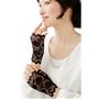 ブラック<br>人前で気になる手のシワ・シミがお洒落に隠せる!