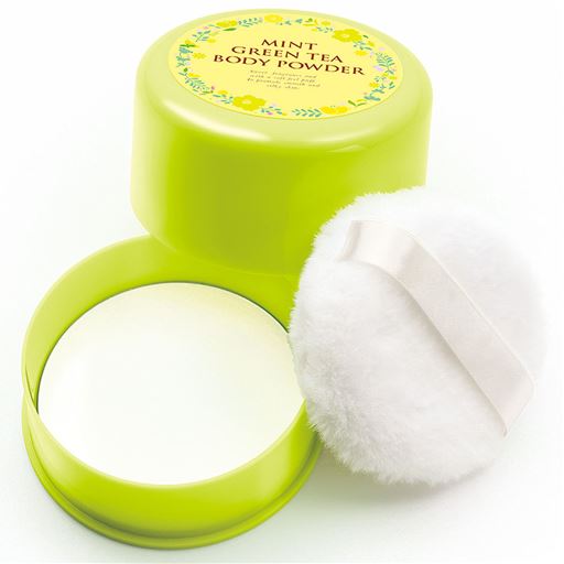 粉飛びしにくい固形タイプ(ひんやりタイプ)。<br>※パフのリボンの色が変更になることがあります。