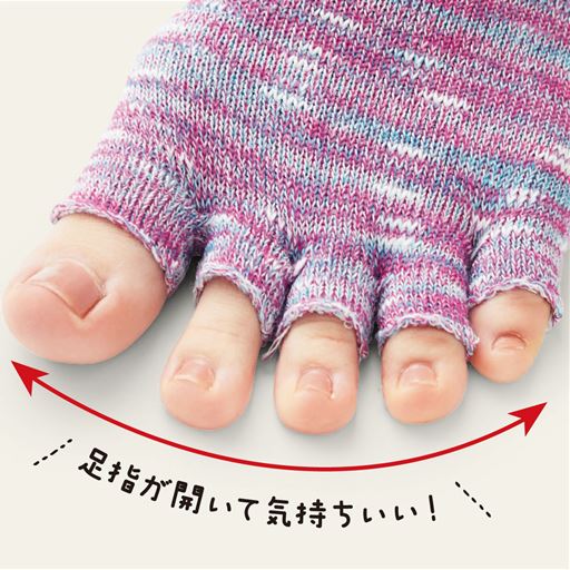 指先のないオープンタイプで通気性に優れ、指の間のムレ感もしっかりケアしてさわやか。