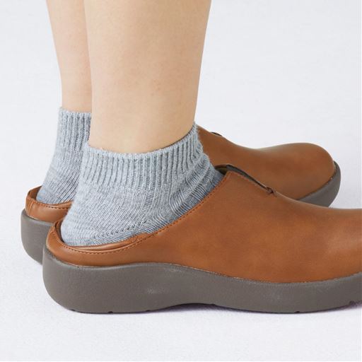 かかとを踏んでもはけてラク