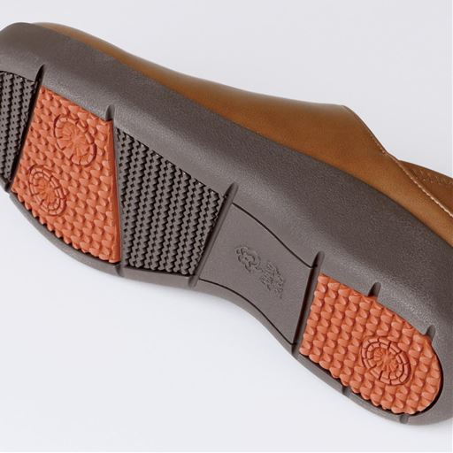 靴底の一部にグリップ性のあるゴム素材を使用