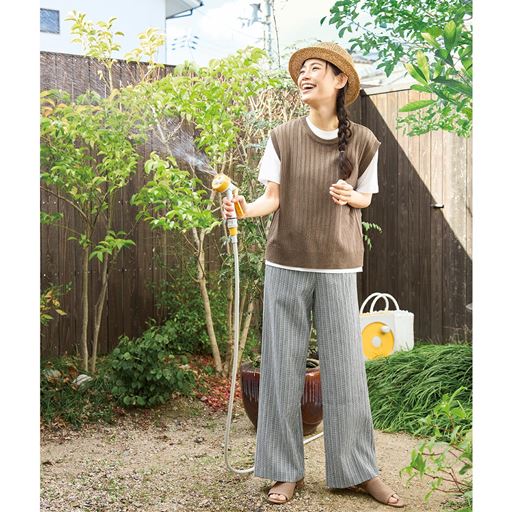 美しい風合い、着心地軽やか。大人の夏パンツ。ブラック系コーディネート例
