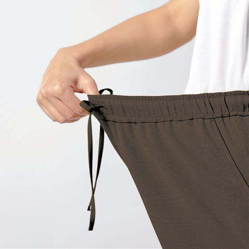 ウエスト総ゴムでラク ウエストは総ゴム×スピンドル付きで調整も可能