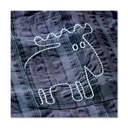 バックポケットにエルクの刺しゅう入り。