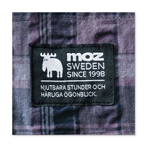 バックポケットにロゴのタグ付き。