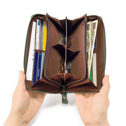 ガバッと開く!お金やカードが見やすく出し入れしやすい