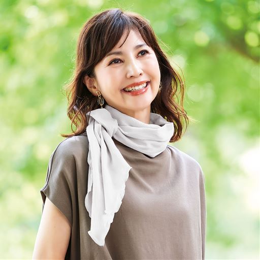 ライトグレー<br>サイドに寄せて