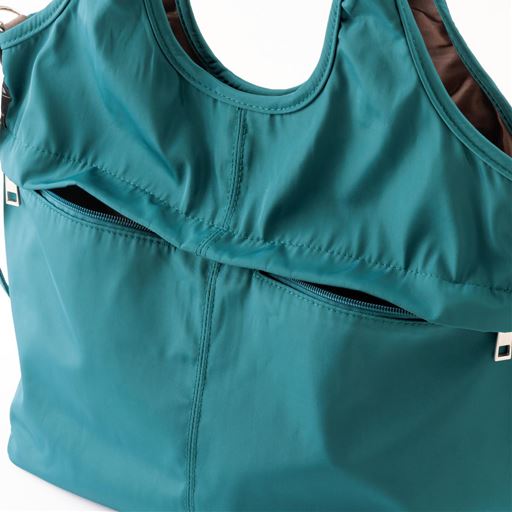 前に仕分けやすい2つのファスナーポケット