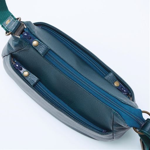 小分けにできる5つのポケット 持ち物を外・内ポケットに細かく分けて収納可能