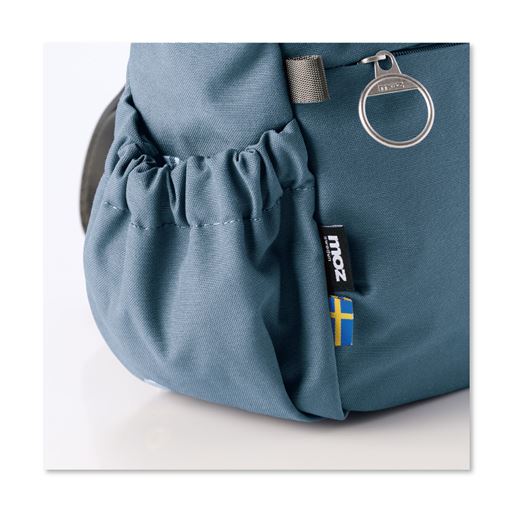 サイドポケットは中身が落ちにくいゴム口仕様。