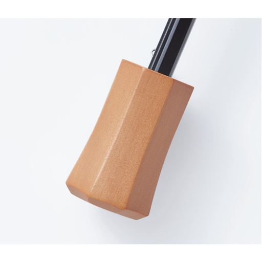 シックな木製ハンドル 落ち着いた雰囲気を醸し心地良く手に馴染みます