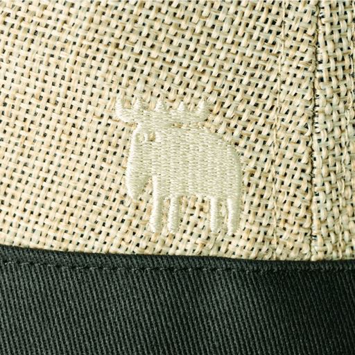 さりげないエルクの刺しゅうが可愛い。