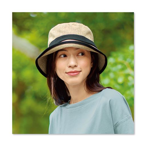 パイピングによる額縁効果で小顔見せ。