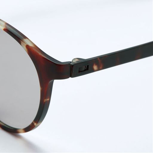 金属ねじを使わない設計でゆるみを軽減