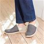 グレー<br>メッシュ素材で涼やかゆったりスリッポン。ソフトインソールが足に優しくフィットします。