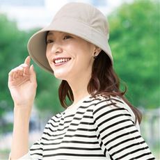 風に負けないツバ広UVチューリップ帽子