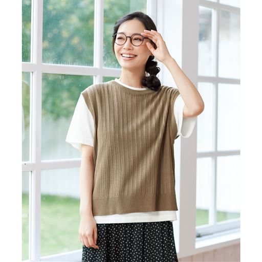 半袖Tシャツとニットベストの2点セット         