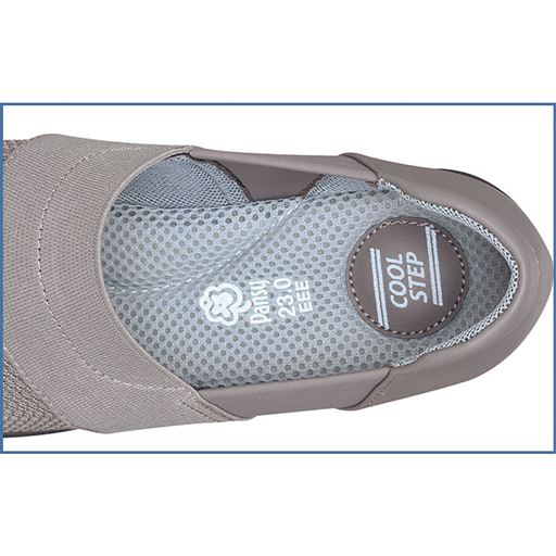 ソフトで通気性に優れたラッセルメッシュ素材の中敷