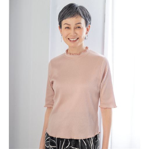 サーモンピンク