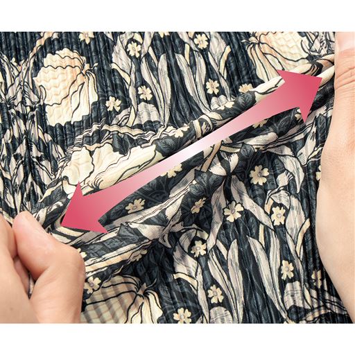 体の動きについてくるストレッチ性で、着心地快適。