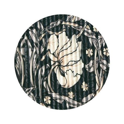 ブラック系<br>中世の木彫装飾を思わせる代表的デザインピンパネル