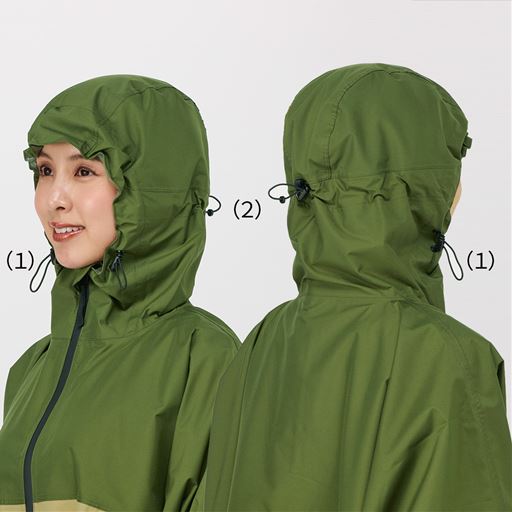 フードが頭の動きについてくる。<br>顔周り(1)と頭周り(2)の2カ所のスピンドル付きゴムでフードのフィット感を調節できます。自転車走行時に視界が遮られにくく、快適。