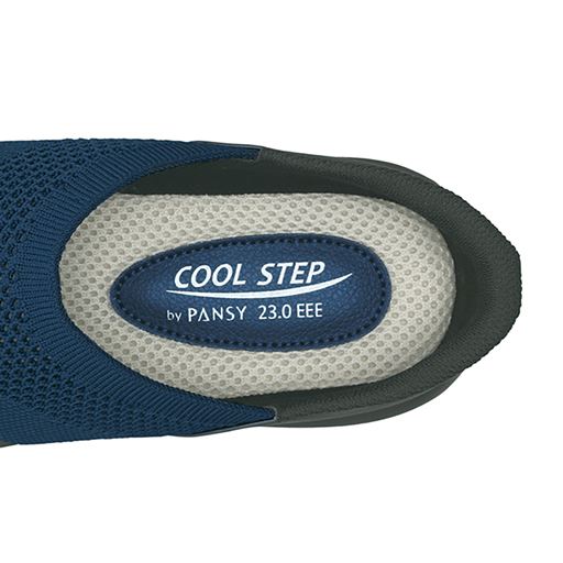 汗やムレによる不快感を軽減するメッシュインソール。