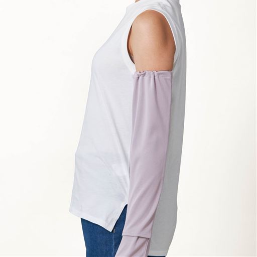 二の腕までカバーするロング丈  二の腕までカバーするロング丈