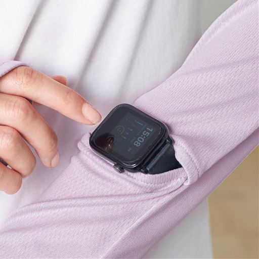 腕時計を確認できる  外側手首の位置にスリットがあり、時計の操作や確認ができます