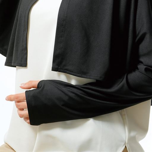 便利な指穴付き 手の甲まですっぽりガードする指穴付きの袖口