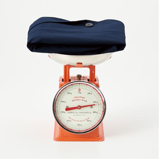 薄くて軽いので、バッグに入れてもかさばらない