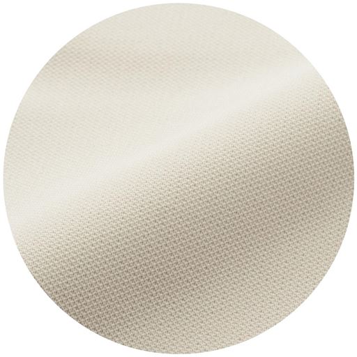 サラリとした肌ざわりでストレッチの効いた素材