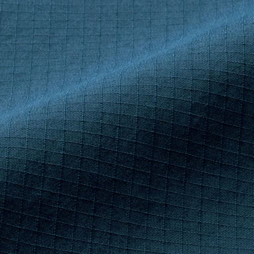 生地アップ<br>表地ははっ水加工、格子リップ素材を採用。