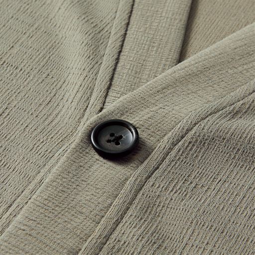 上品な水牛調のボタン