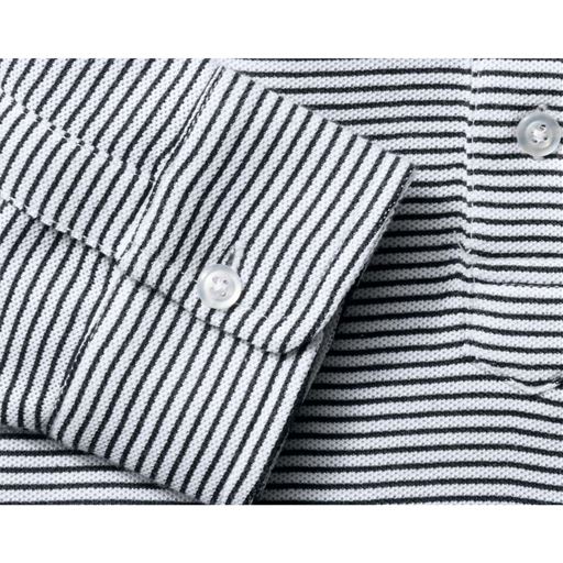 シャツに近い?きちんと感? 台衿付き&ボタンダウン仕様の上品な首まわりやカフス仕様の袖などシャツのような作り。