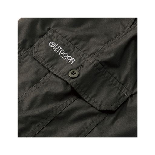 サイドのカーゴポケットにロゴ刺しゅう入り