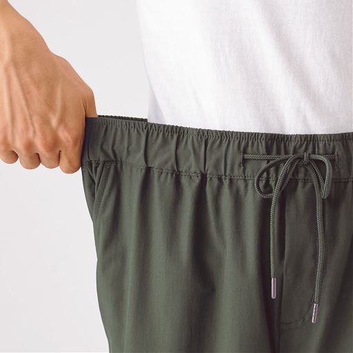 ウエストは紐ゴム+スピンドルで調整可能。