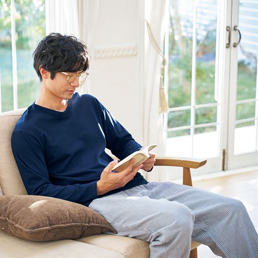 ネイビーブルー コーディネート例