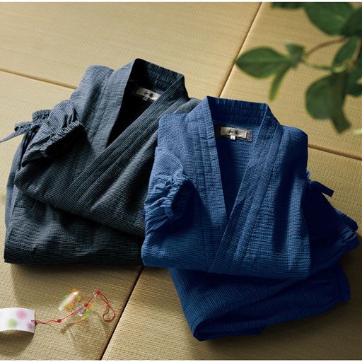 (左から)チャコールグレー、ブルー