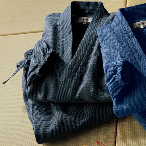 チャコールグレー