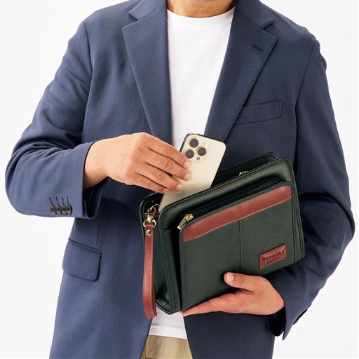 グリーンA(セカンドバッグ) 配色がお洒落なカジュアルバッグ。2層構造で収納力アップ。ストラップは着脱可能。